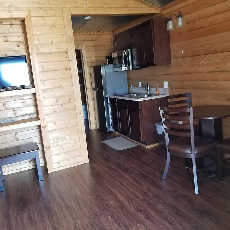 Paradise Rv & Cabins Resort Vinton Buitenkant foto